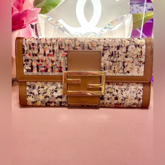 Fendi Handbags - RARE Fendi Zucca Floral Wallet 🌸